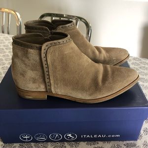 Italeau ankle boots